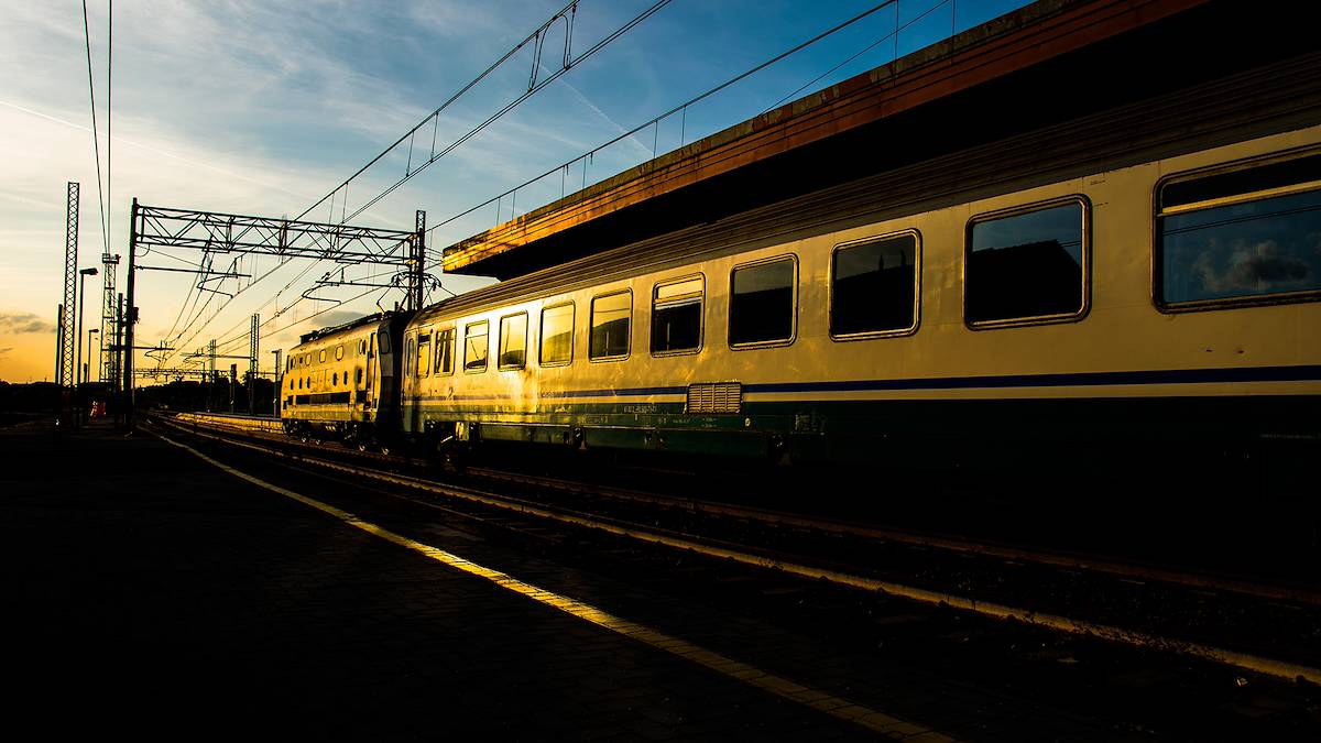 Officina Manutenzione Treni STA Bolzano: Ingegneria Impiantistica Strategica per la Mobilità Altoatesina